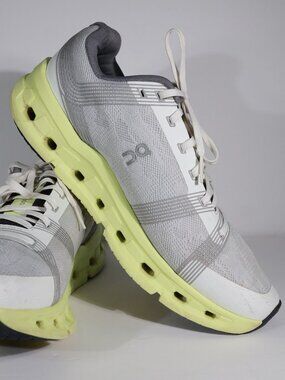 Men's Size 9 On Cloudgo Running Shoes Frost/Hay 55.98234 Pre Owned